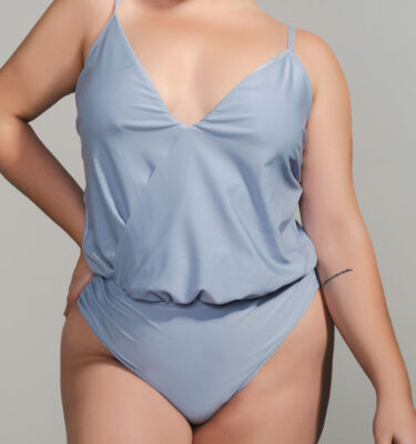 Traje de baño enterizo modelo Aleph celeste