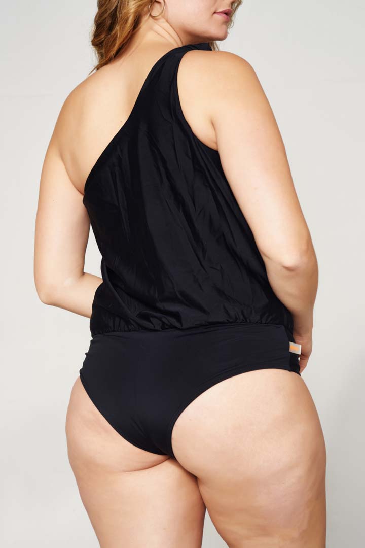 Traje de baño enterizo asimétrico